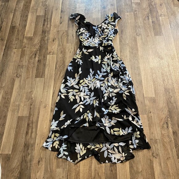 London Times Dresses & Skirts - London Times Petites Floral Wrap Dress Size 10P Ruffled